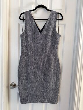 Banana Republic navy white Textured V-Neck Midi Sheath Dress sz 8 work career